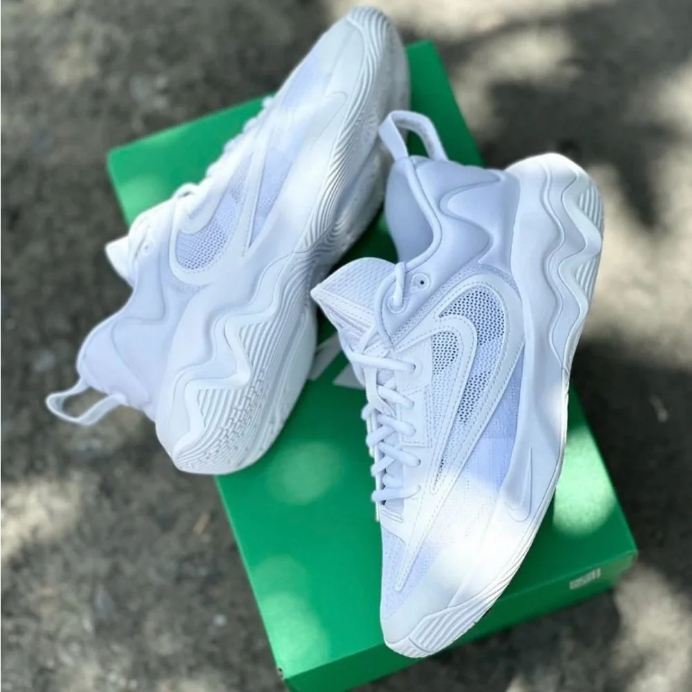 Nike Giannis Immortality 3 Triple White Sz 7.5 Mens 9 Womens - Picture 3 of 5